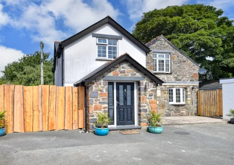 Egryn Bach is a beautifully finished three-bedroom holiday home in the heart of Abersoch