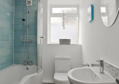 The bathroom at Ein Lle, Tenby