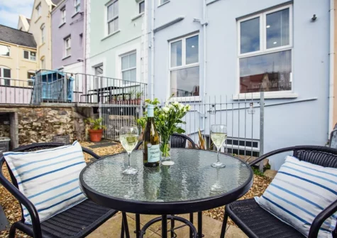 The enclosed courtyard garden, barbecue & outdoor sitting area at Ein Lle, Tenby