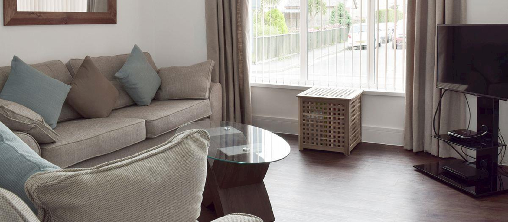 Ein Lle, Tenby is a two-bedroom executive apartment that is just a five minute walk from Tenby's gorgeous South Beach. The well-equipped apartment is located on the ground and lower ground floors of a town house and has a private courtyard.