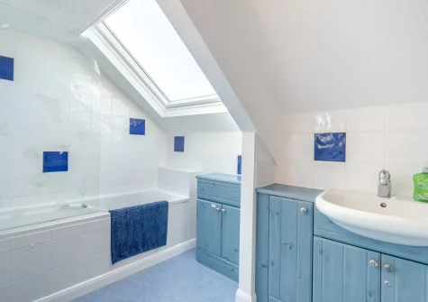 The bathroom at Fisherman's Loft, Tenby