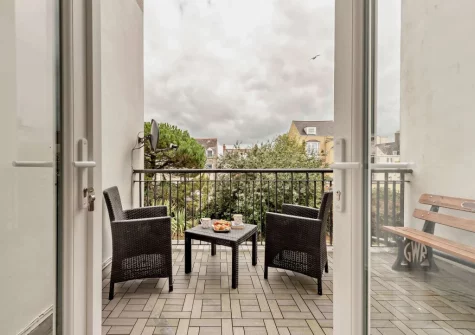 The balcony & outdoor sitting area at Flat 3, 34 Victoria Street, Tenby