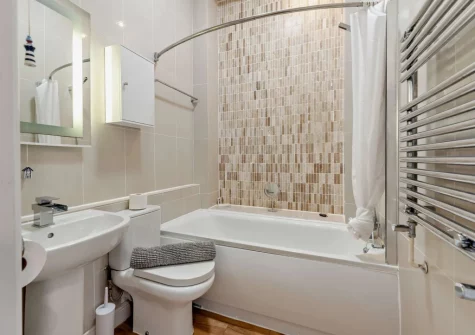 The bathroom at Flat 3, 34 Victoria Street, Tenby