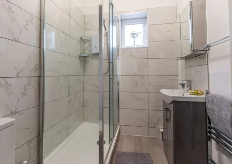 The shower room at Flat 3, Beaufort House, Tenby