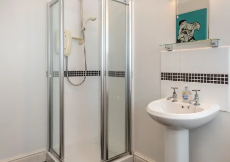 The ground floor shower room at Freshwater Sea View, Freshwater East