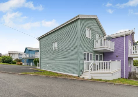 Freshwater Sea View offers easy access to walks along the Pembrokeshire Coast Path, Tenby and children-friendly attractions
