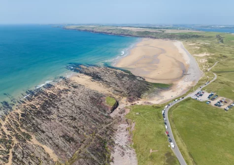 Freshwater Sea View is a fantastic holiday home just metres away from a beautiful sandy beach, ideal for family seaside trips