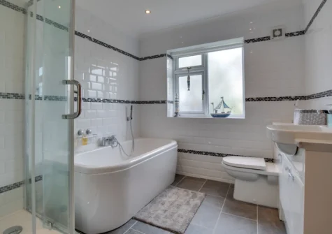 The bathroom at Ger y Bont, Valley