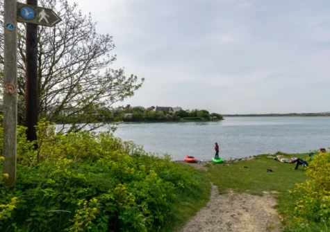 Ger y Bont is a spacious holiday home on the shores of the Cymyran Strait