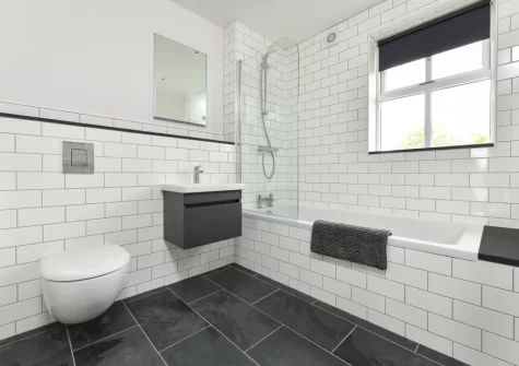 The bathroom at Geufron House, Aberdaron