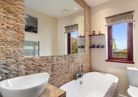 Bedroom #1 en-suite bathroom at Glendale, Saundersfoot