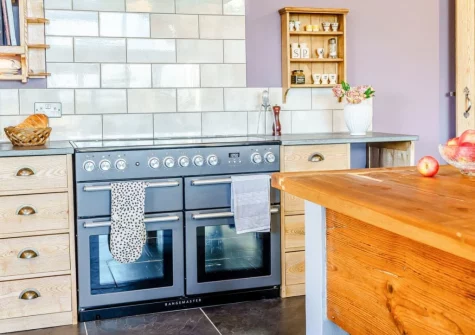 The kitchen at Glowty Newydd, Llandissilio