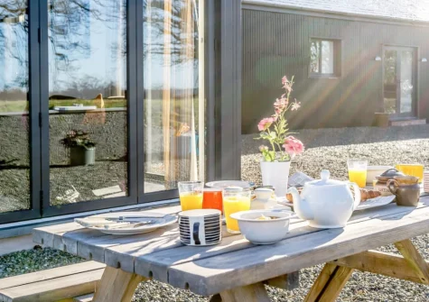 The alfresco dining area at Glowty Newydd, Llandissilio