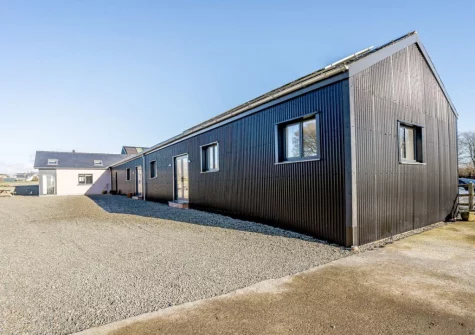 Glowty Newydd is a spacious barn conversion in Llandissilio, just a stone's throw away from the charming market town of Narberth