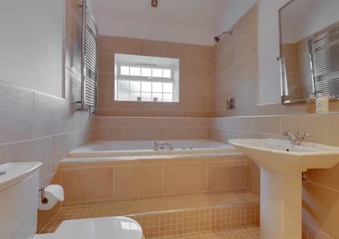 The bathroom at Graig Y Don, Amroth