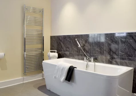 The bathroom at Green Acre Cottage, Kilgetty