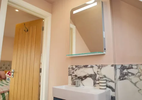 Bedroom #4 en-suite bathroom at Green Meadows, Newport