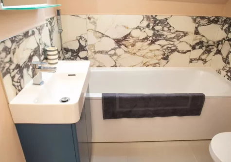Bedroom #4 en-suite bathroom at Green Meadows, Newport
