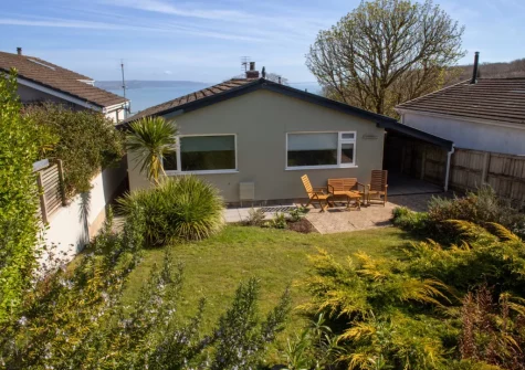 The front gaden & outdoor sitting area at Gweld y Mor, Saundersfoot
