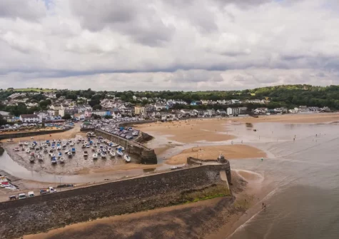 Saundersfoot's beautiful golden sandy beach, shallow seawaters & facilities make it a popular holiday destination