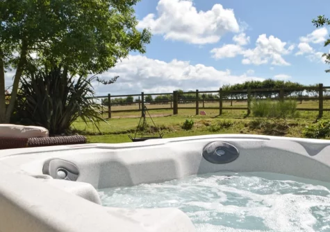 The hot tub & garden at Hafan Fach Cottage, Maidenwells