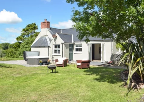 Hafan Fach Cottage, a lovely stone-built cottage that's full of charm, is close to the sandy beaches of Broad Haven South, Freshwater West & Barafundle