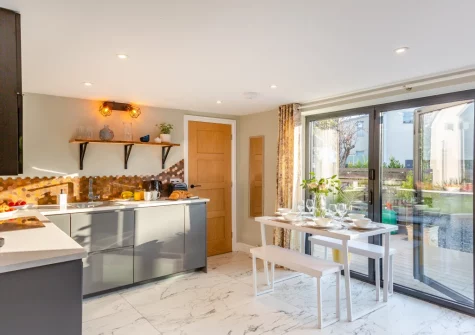 The kitchen & dining area at Hafan Glas, Abersoch
