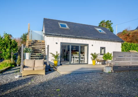 Hafan Glas is a ibrant & stylish holiday home located just 140 metres from Abersoch Harbour Beach