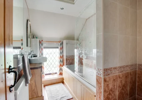 The bathroom at Hafan Penrhyn, LLanrhian