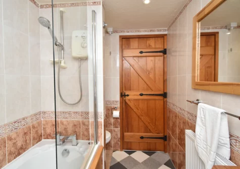 The bathroom at Hafan Penrhyn, LLanrhian