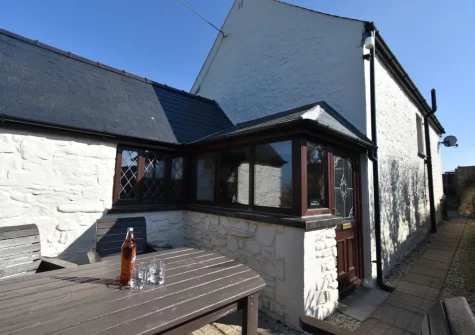 The patio & alfresco dining area at Hafan Penrhyn, LLanrhian