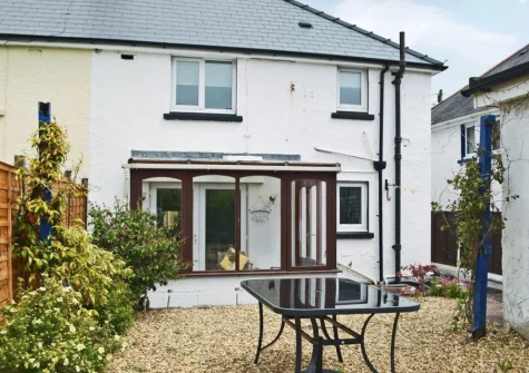 The barbecue, alfresco dining area & garden at Hafan, Tenby