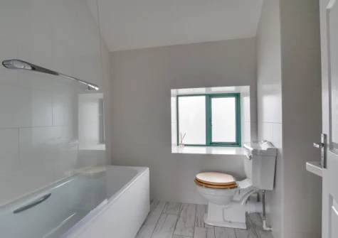 Bedroom #1 en-suite bathroom at Hafan y Traeth, Sandy Haven