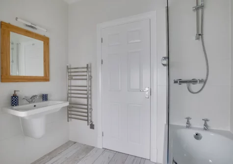 Bedroom #1 en-suite bathroom at Hafan y Traeth, Sandy Haven