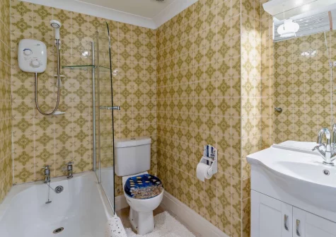 The bathroom at Harbour Beach View, Tenby