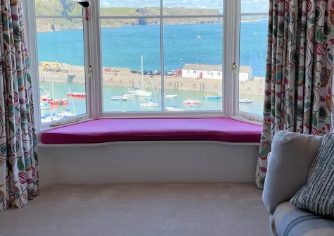 Harbour Beach View, Tenby is a magnificent seafront apartment with breathtaking harbour views. Located steps from beach, shops, and restaurants, it's ideal for families and couples seeking traditional seaside charm and coastal memories.