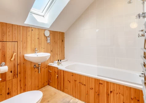 Bedroom #1 en-suite bathroom at Harmony Cottage, Trefasser