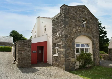 Found at the end of a no-through road, Hawthorn Cottage sits in an old farmyard, a quiet & peaceful base perfect for holidays at any time of year