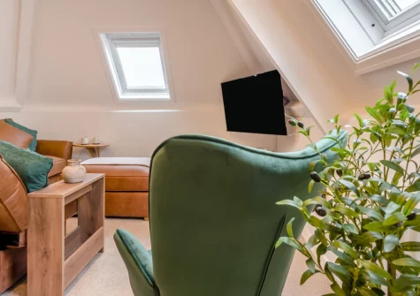 Hilton, Tenby is a bright three-bedroom top-floor apartment set within the medieval town walls, featuring a spacious open-plan living area, flexible sleeping for families, and easy access to Tenby's harbour, sandy beaches and historic sites.
