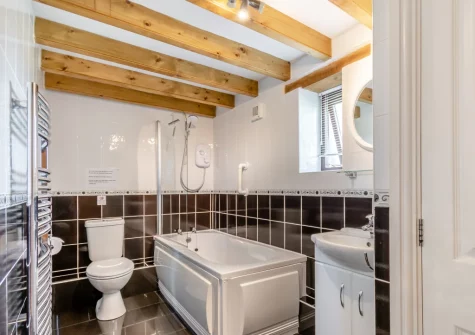 The bathroom at Holly Cottage, Haverfordwest