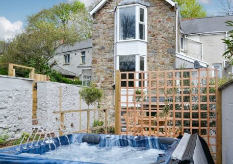 The hot tub & courtyard at Holly Cottage, Haverfordwest