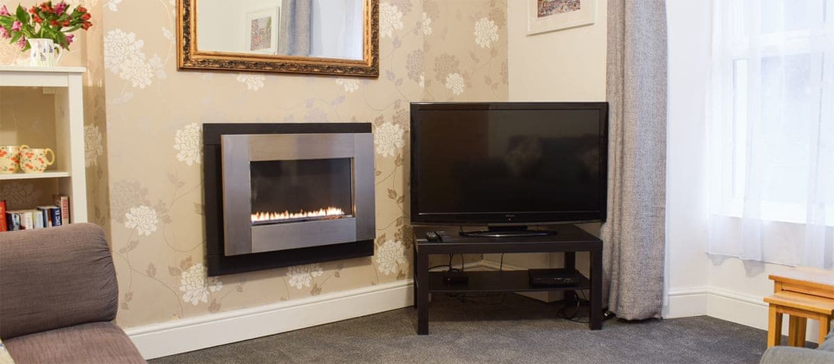 Holly Cottage, Haverfordwest is a well-appointed three bedroom house with cosy living room & spacious dining kitchen with dishwasher. There's a large wet room & separate bath. The garden has a terrace & private hot tub for six. Walk to town, pubs & shops.