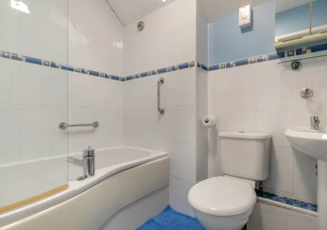 The bathroom at Honeysuckle Cottage, Broad Haven