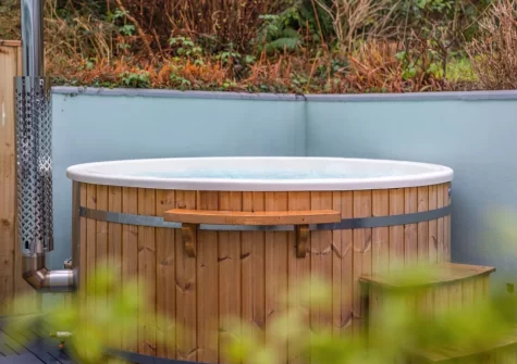 The large wood-fired hot tub at Incline Villa, Saundersfoot