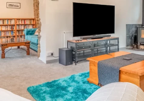 Incline Villa, Saundersfoot is a spacious three-bedroom cottage with coastal-inspired interiors, featuring a wood-fired hot tub, wood burner, and enclosed patio, perfectly positioned for exploring award-winning Pembrokeshire beaches and Coast Path.