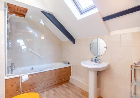 The bathroom at Ivy Cottage, Little Haven