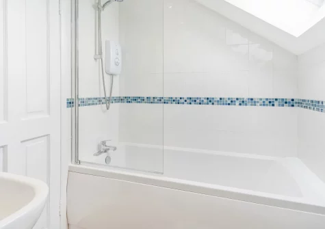 The bathroom at Just Beachy, Broad Haven