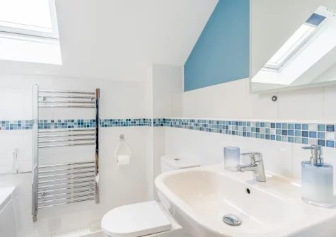 The bathroom at Just Beachy, Broad Haven