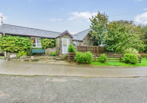 Keepers Cottage at East Tarr Farm is an idyllic two-bedroom single storey cottage on a 145-acre working farm