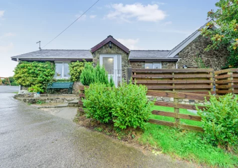 Keepers Cottage at East Tarr Farm is an idyllic two-bedroom single storey cottage on a 145-acre working farm